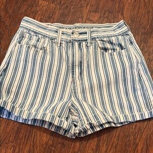 American Eagle mom short